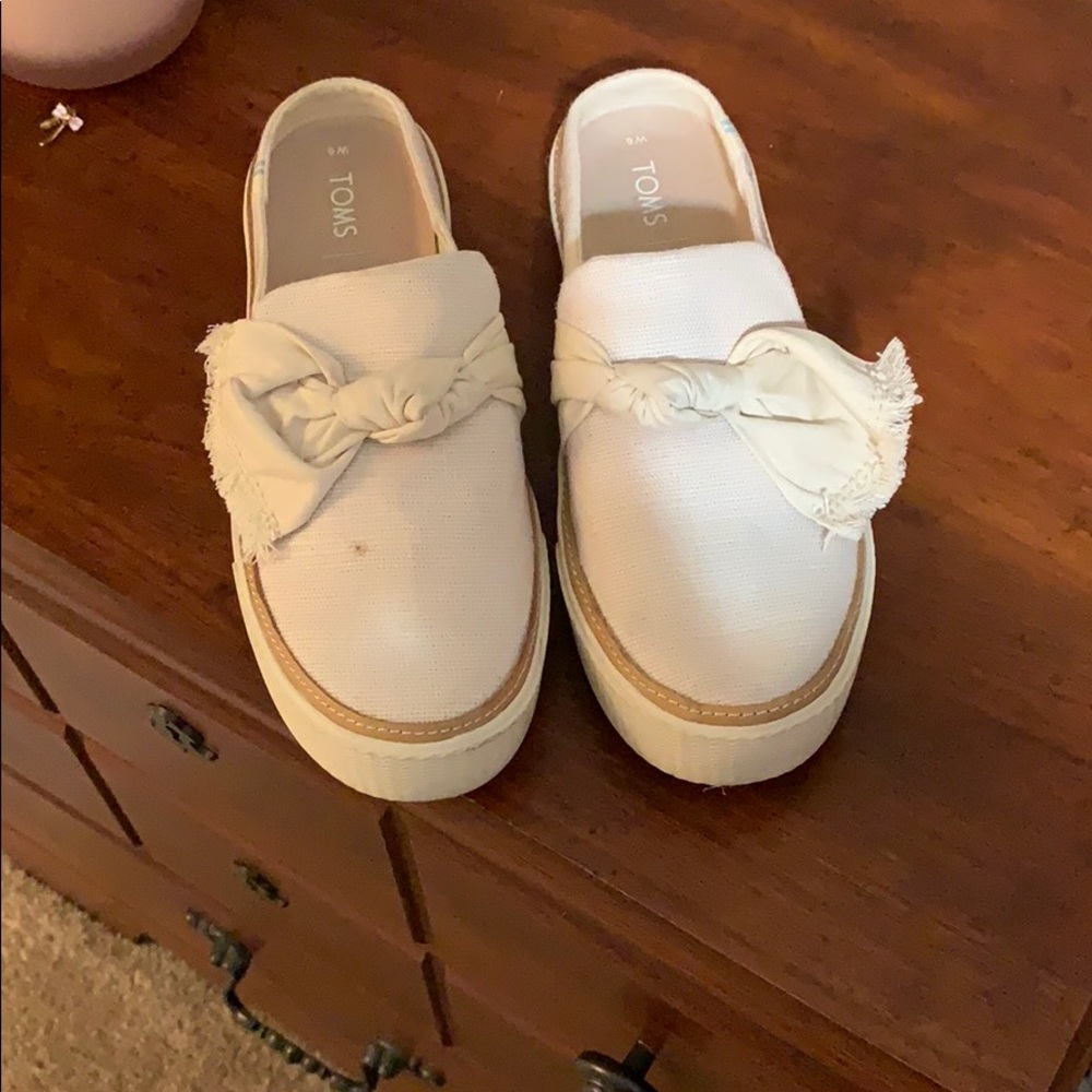 Toms slide ons